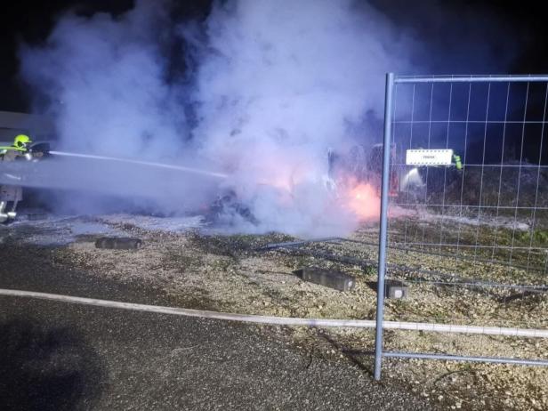 E-Autos in Flammen: Polizei in Niederösterreich jagt Brandstifter