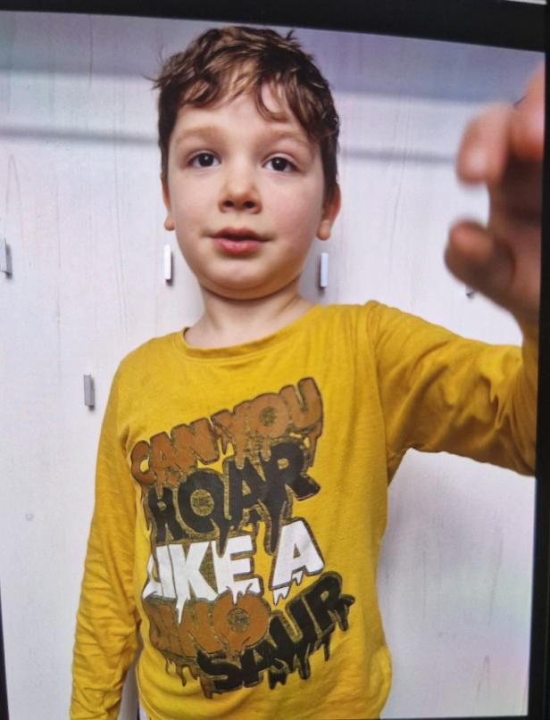 Autistischer Bub Arian (6) seit Tagen vermisst: Suche mit Feuerwerk