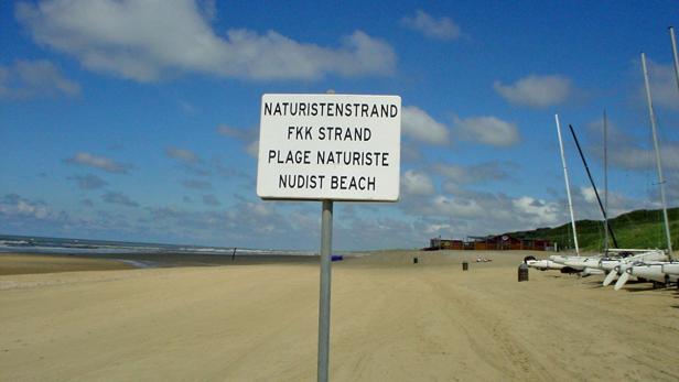 Nackt am Strand: Der FKK-Knigge