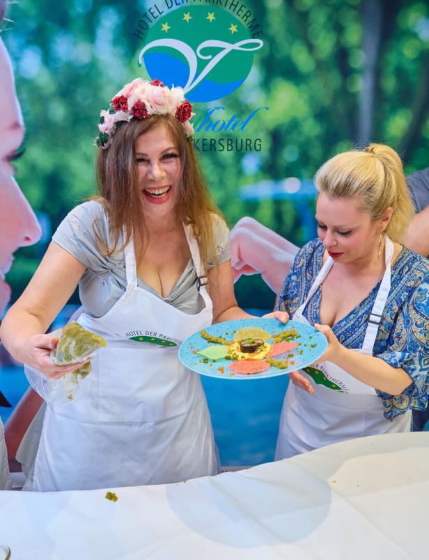 ORF-Vorturnerin Conny Kreuter zeigt bei Kochevent ihre beeindruckenden Muckis