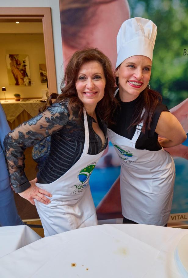 ORF-Vorturnerin Conny Kreuter zeigt bei Kochevent ihre beeindruckenden Muckis