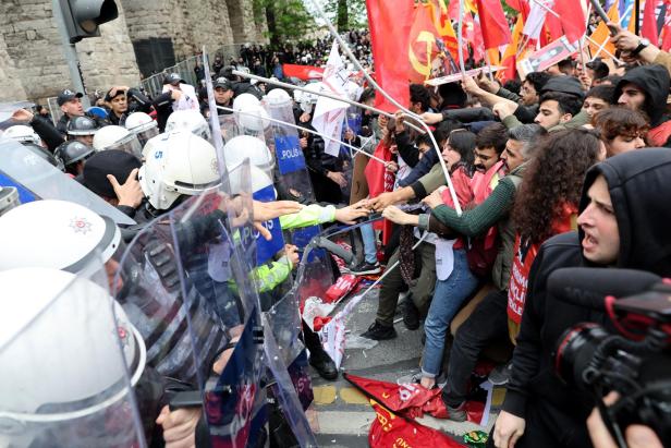 Clashes during May Day protests in Istanbul
