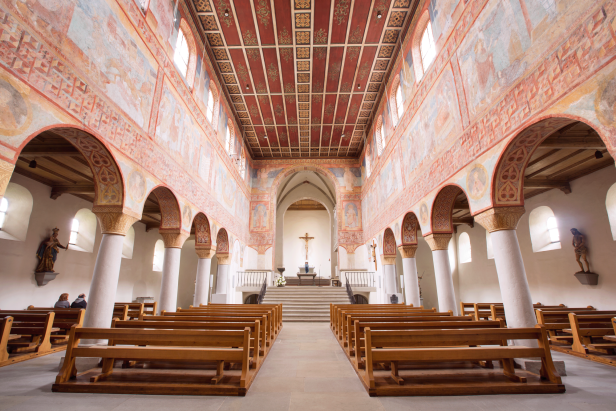 Insel Reichenau: St. Georg in Oberzell auf der Klosterinsel, UNESCO Weltkulturerbe.