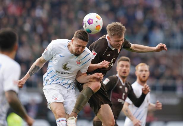 FC St. Pauli - Hansa Rostock Brisanz pur: St. Pauli kann beim "Feind" den Aufstieg fixieren