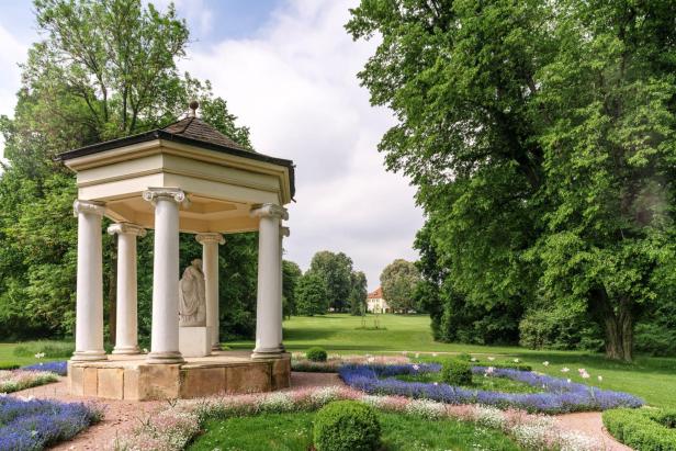 Musentempel im Schlosspark Tierfurt bei Weimar.