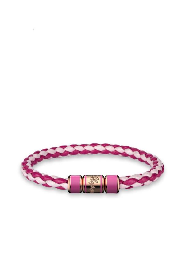 Ein geflochtenes Armband in Rosa und Weiß mit rosafarbenen und goldenen Akzenten.