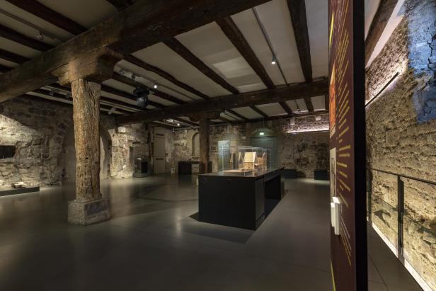 Museum in einem mittelalterlichen Gebäude.
