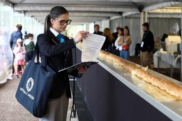 Rekord: Längstes Baguette der Welt in Frankreich gebacken