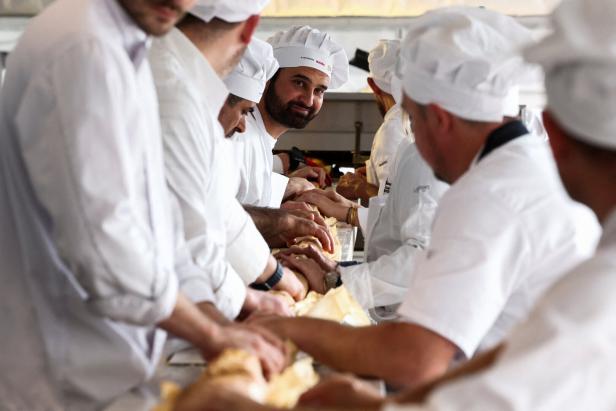 Rekord: Längstes Baguette der Welt in Frankreich gebacken