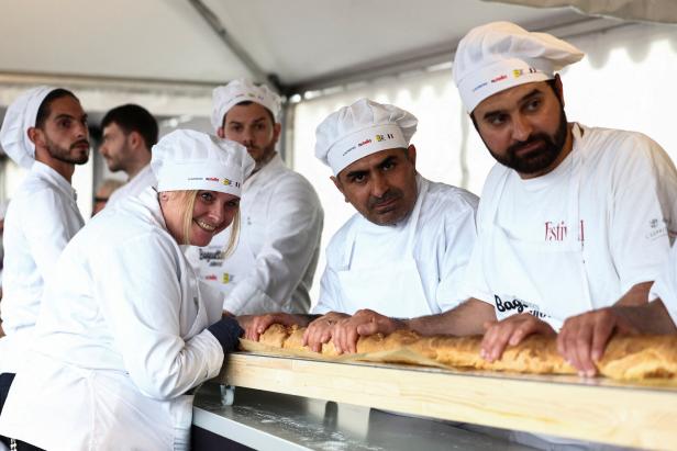 Rekord: Längstes Baguette der Welt in Frankreich gebacken