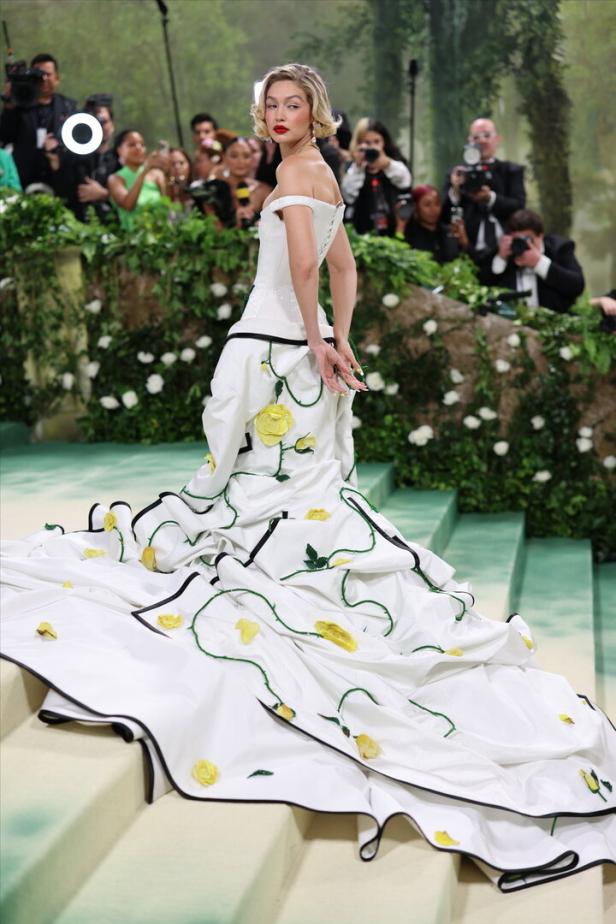 Gigi Hadid auf dem roten Teppich der Met Gala 2024 in New York.