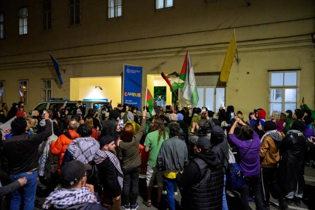 Nächtliche Räumung des Pro-Palästina-Camps in Wien, mehrere Festnahmen