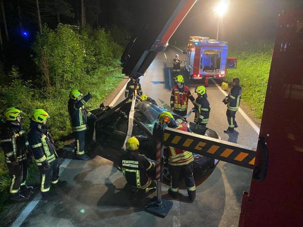 Pkw mit vier Jugendlichen krachte in NÖ in anderen Wagen: Drei Verletzte