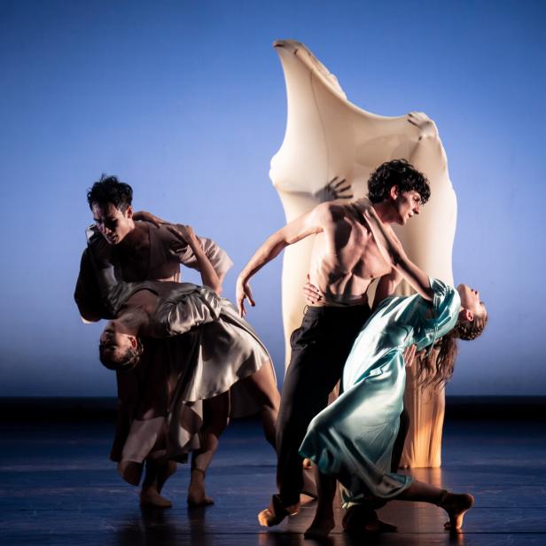 Ballettpremiere "Les Sylphides“: Wenn Märchenwesen  in der Wirklichkeit landen
