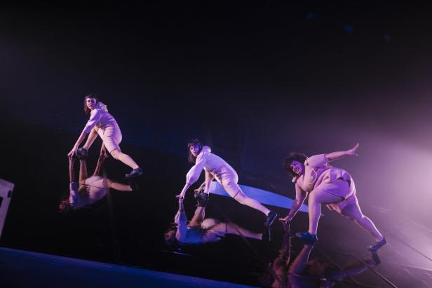 "Capri" im Schauspielhaus: Liegestühle am Balkon oder doch Erholung am Meer