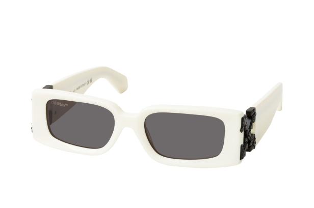 Eine weiße „Off-White“-Sonnenbrille mit dunklen Gläsern.