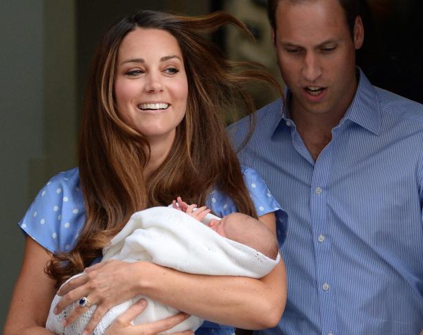 Kate und William mit Baby George und Hund