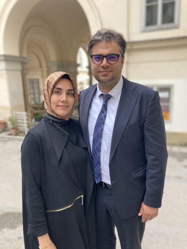 Esra und Mahmut Șahinol (beide 41) sind Ärztin und Rechtsanwalt.