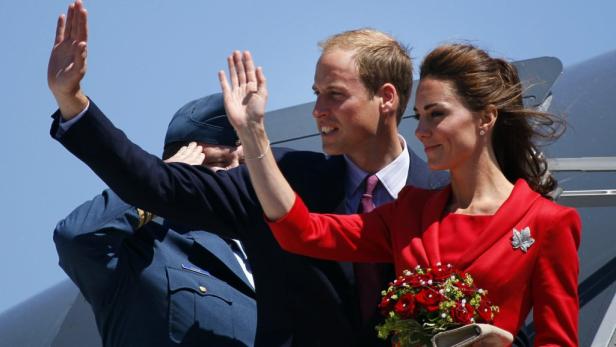 Kate und William mit Baby George und Hund