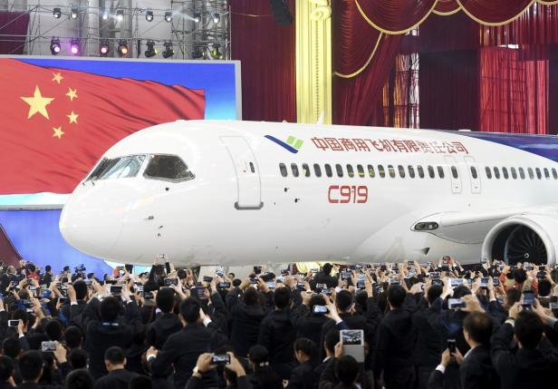 China präsentiert erstes eigenes Passagierflugzeug