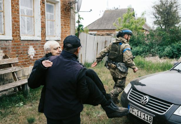 Situation an der Front spitzt sich zu: Selenskij sagt Europa-Reise ab