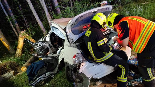 Straßenrennen? 2 Frauen mit Hubschrauber ins Spital geflogen