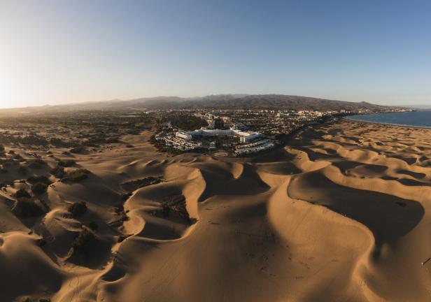 Luftaufnahme der Dünen von Maspalomas auf Gran Canaria.