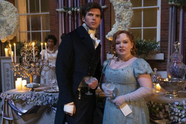 Szene mit Colin Bridgerton und Penelope Featherington aus der Serie „Bridgerton“.