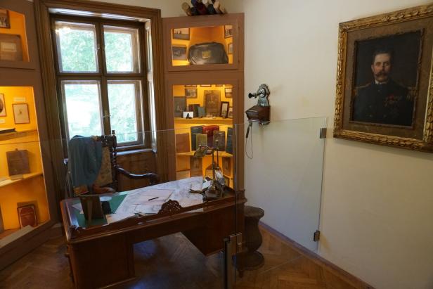 Wie die letzte Ruhestätte von Franz Ferdinand Besucher anzieht