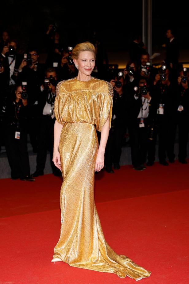 Cate Blanchett in einem goldenen Kleid auf dem Filmfestival in Cannes.