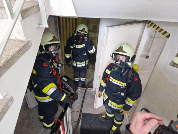 Feuer in Kellerabteilen gelegt: Brandstifter in NÖ in U-Haft