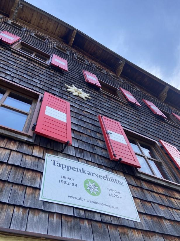Die Tappenkarseehütte, erbaut 1953-54, liegt auf einer Seehöhe von 1.820 m.