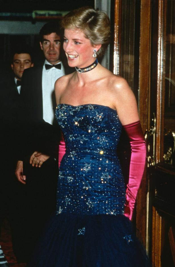 Prinzessin Diana in der Robe von Murray Arbeid.