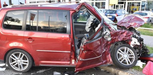 Schwerer Verkehrsunfall in Wien-Donaustadt: Ehepaar in Lebensgefahr