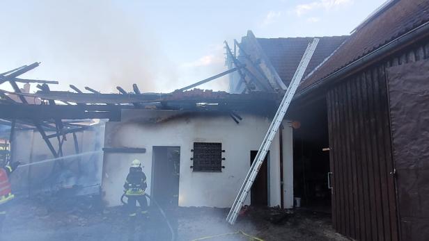 NÖ: Großbrand vernichtet Bauernhof