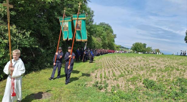 Feuerwehr rückte während der Fronleichnamsfeier zu tödlichem Crash aus