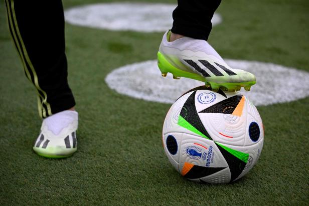 Fußball-EM: Chinas geschicktes Dribbling am Sponsorenmarkt