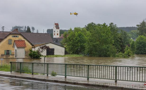 Im Landkreis Augsburg musste der Rettungshubschrauber ausrücken.