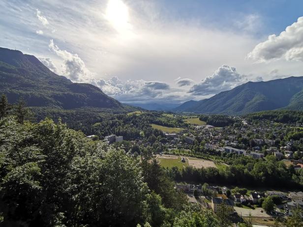 Steiler Aufstieg zu steilerem Genuss und prachtvoller Aussicht