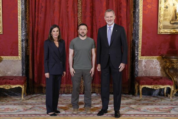 König Felipe VI. von Spanien empfängt Wolodymyr Selenskyj und Königin Letizia.
