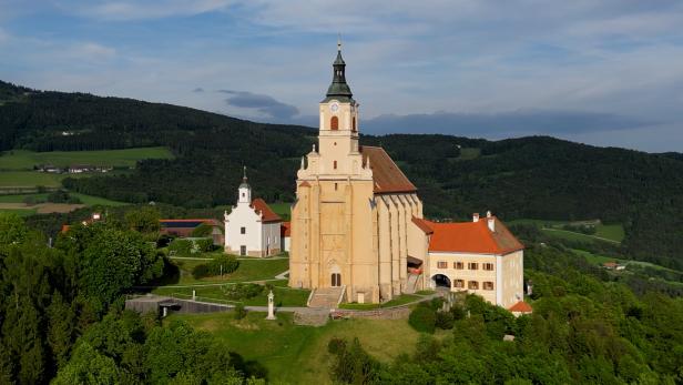 Hirschbirn-Weg: Vom Schloss Pöllau zum Picknick auf dem Pöllauberg