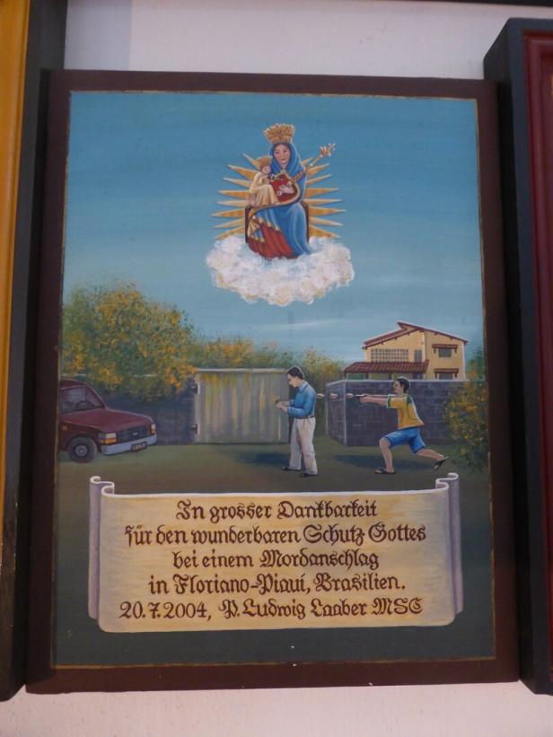 Gemälde, das den Schutz Gottes vor einem Mordanschlag in Floriano-Piauí, Brasilien, im Jahr 2004 darstellt.