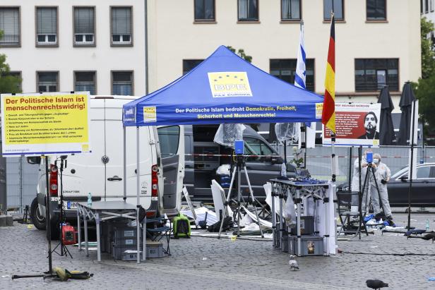 Der Stand der Bewegung "Pax Europa" nach dem Messerangriff vergangenen Freitag in Mannheim.