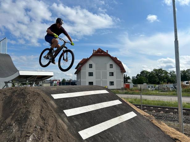 Weltmeister als Testpilot: Bikeszene wirft ein Auge auf Wr. Neustadt