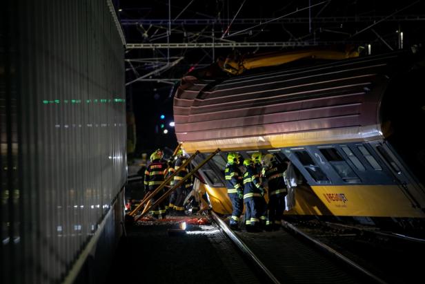 Four dead as trains collide in Czech Republic