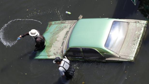 Wütende Bürger gegen Damm in Bangkok