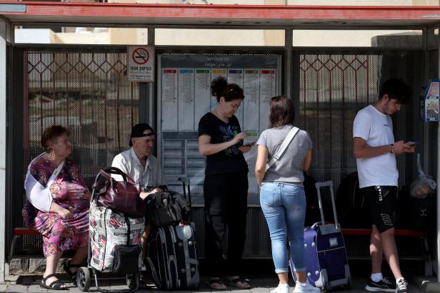 Israelische Bewohner der nördlichen Stadt Kiryat Shmona wurden nach Zentral- und Südisrael evakuiert.