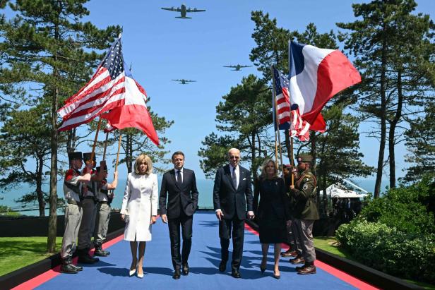 Biden bei D-Day-Feier: "Demokratie gefährdeter als je zuvor seit Zweitem Weltkrieg"
