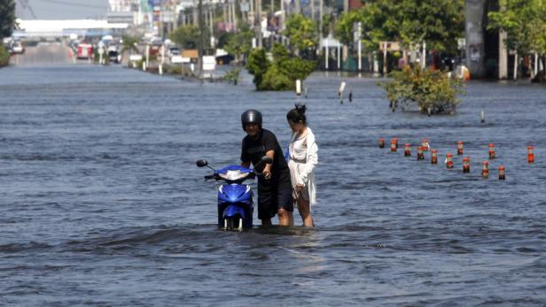 Wütende Bürger gegen Damm in Bangkok