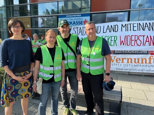 Ostumfahrung: Protestzug als Appetizer vor dem Falco-Konzert